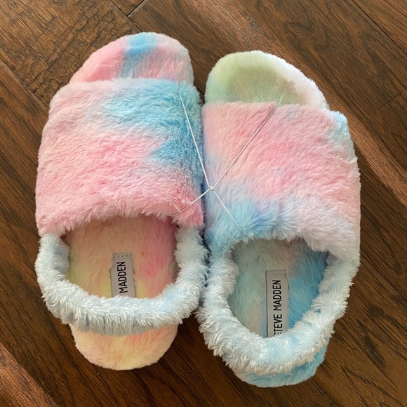 NWT Steve Madden 🌸Fluffy Slippers🌸 Tie-Dye Size 6 - Picture 1 of 2